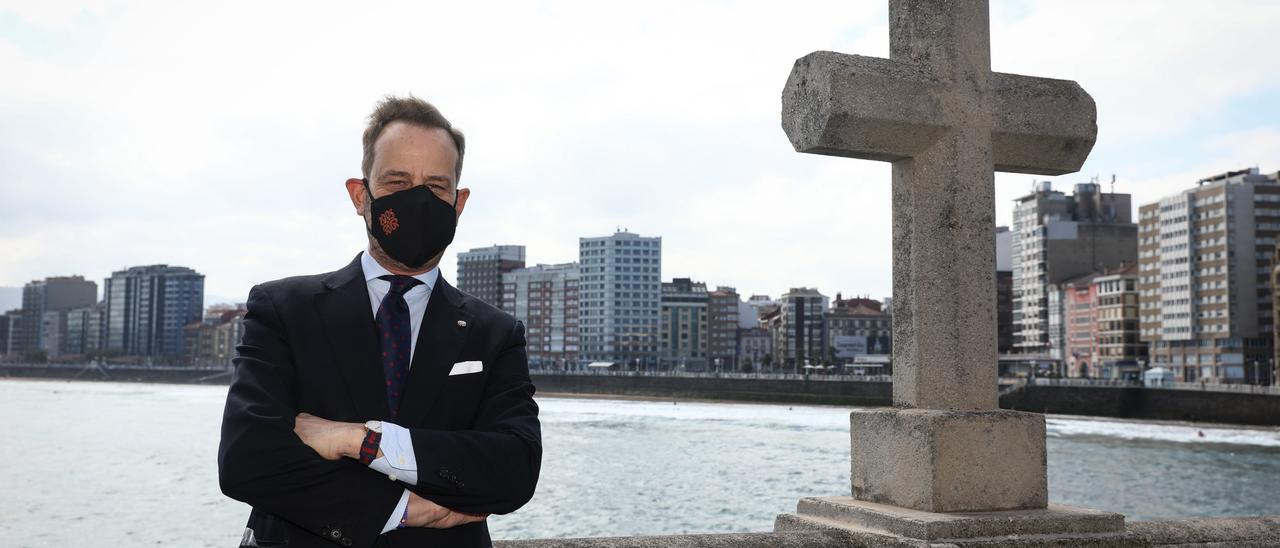 Ignacio Alvargonzález, ayer, en el paseo del Muro, cerca de San Pedro.