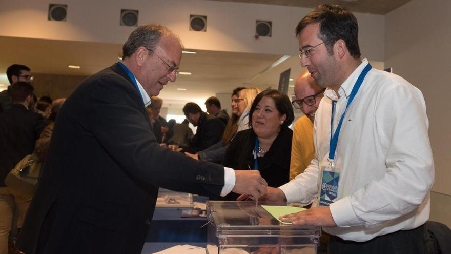 Monago resulta reelegido presidente del PP de Extremadura con el 99,19% de los votos