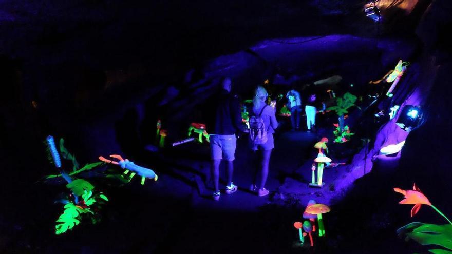 3.000 personas viven el Jurassic Cave de les Coves de Sant Josep en la Vall