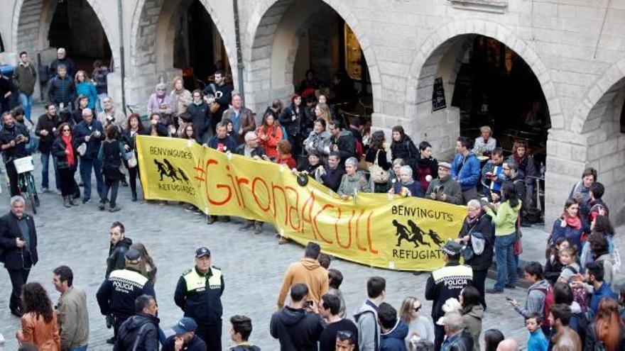 Una de les manifestacions de la plataforma Girona Acull pels carrers de la capital.