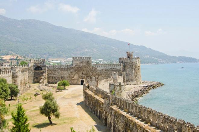 Castillo medieval Mamure en Mersin (Turquía)