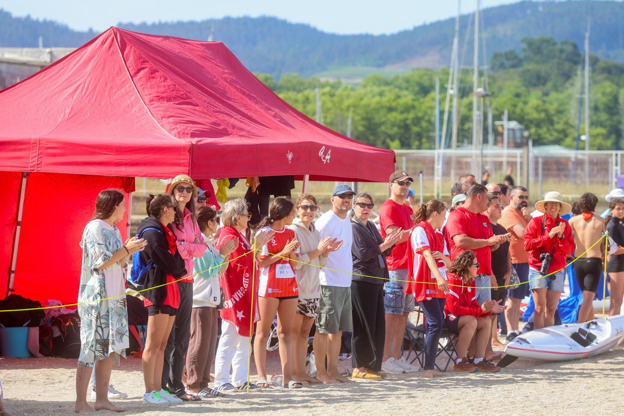 El salvamento llena de espectáculo deportivo la playa de A Concha