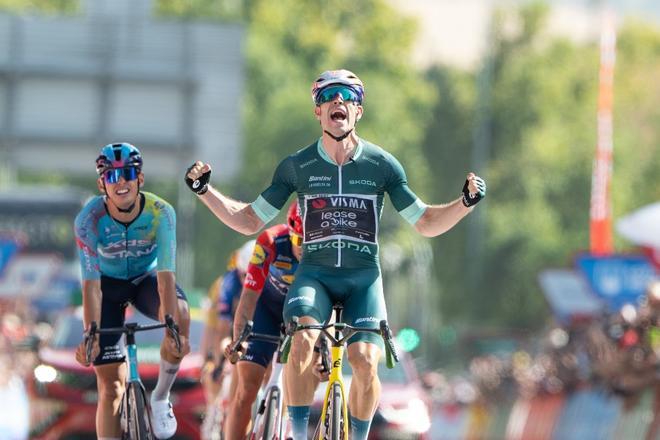 Van Aert, califa de la Vuelta, entre un calor inhumano