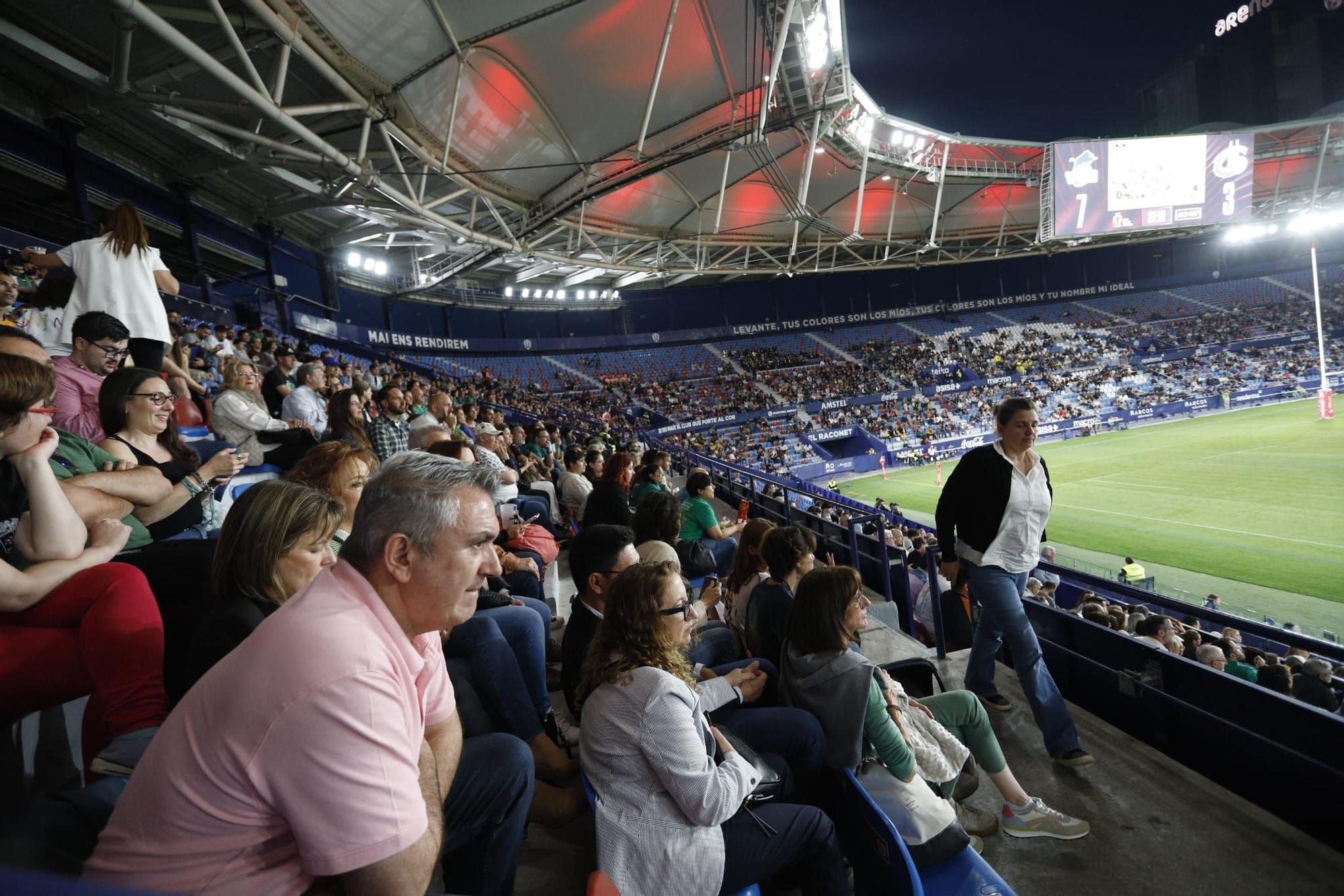 Las mejores imágenes del VRAC Quesos Entrepinares y el Recoletas Burgos Caja Rural por el título de Copa del Rey en el Ciutat de València