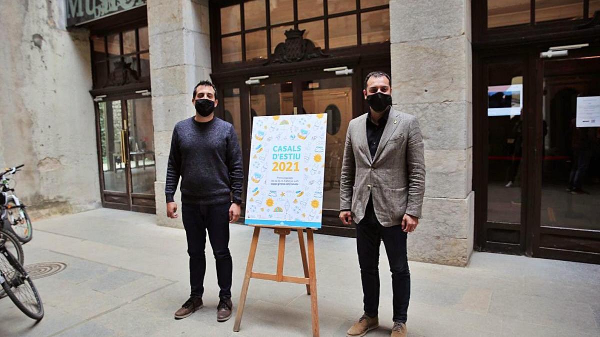 El regidor d&#039;Educació, Àdam Bertran, i el vicealcalde, Quim Ayats, ahir a la presentació.