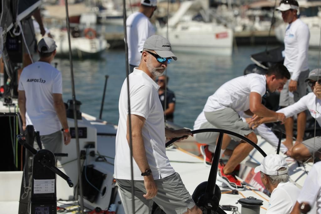 El rey se pone al mando del Aifos 500 en la primera regata de la Copa del Rey