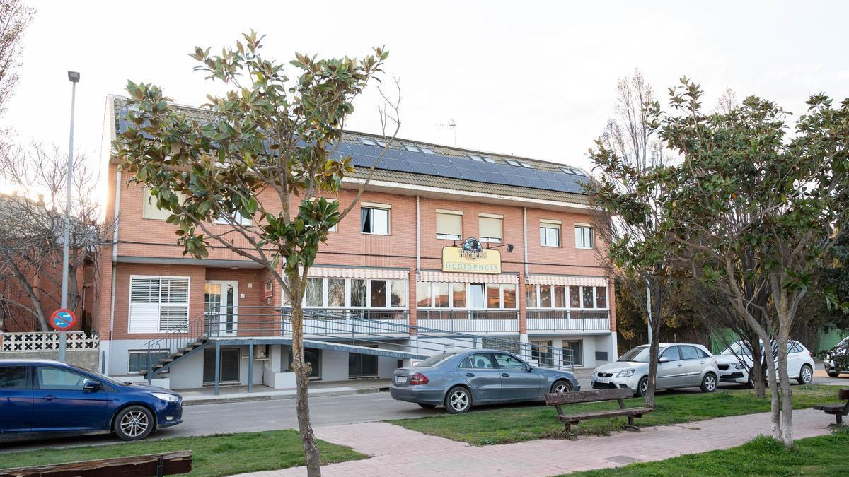 Fachada de la residencia Hogar 65-Fundación San Jorge, en Pinseque.