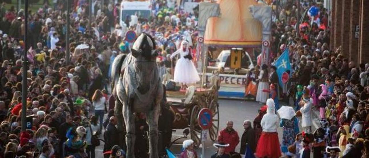 El desfile del Martes de Antroxu del año 2011.