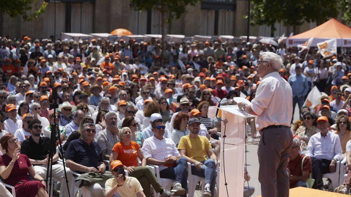 Joan Ribó parla al mitin central de Compromís a València.