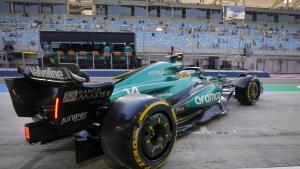 Fernando Alonso y su Aston Martin en Bahrein.