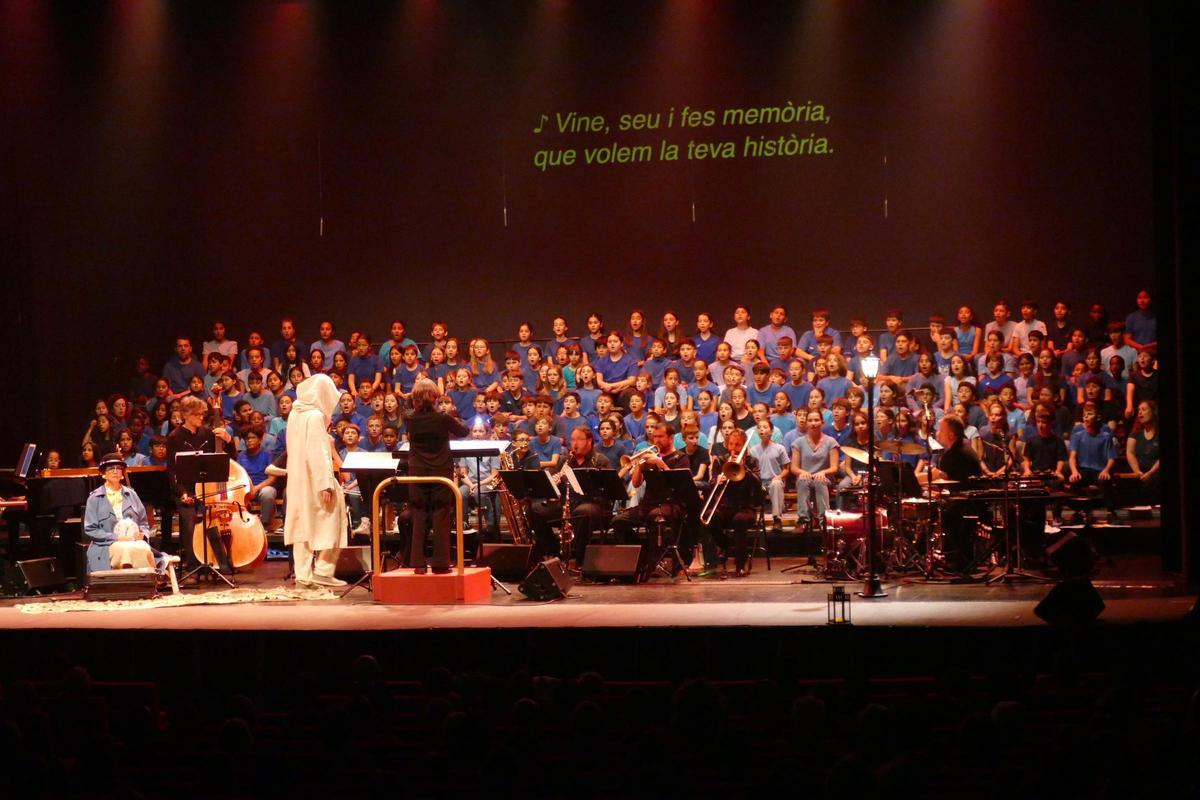 EN IMATGES | "L'últim rellotge" del Cantània arriba al Teatre El Jardí de Figueres
