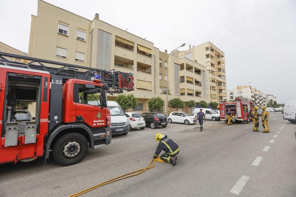 Incendio en la segunda planta de un edificio en Son Oliva