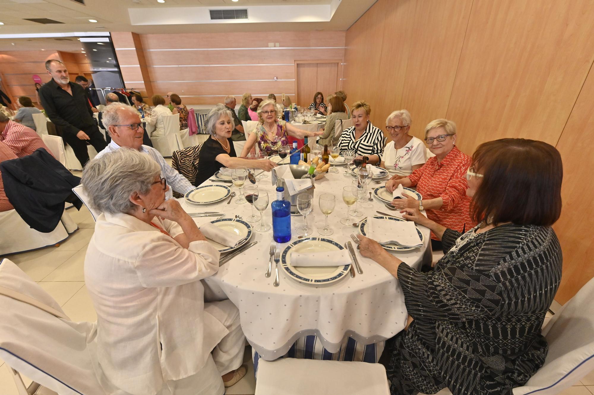 Los mayores universitarios de Castellón celebran una comida de hermandad