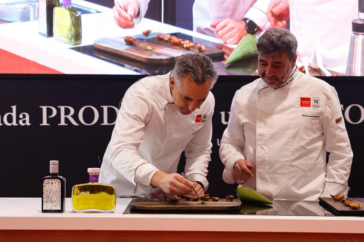 Fernando del Cerro, chef de Casa José (Aranjuez) y Carlos Novillo, consejero de Medio Ambiente, Agricultura e Interior.