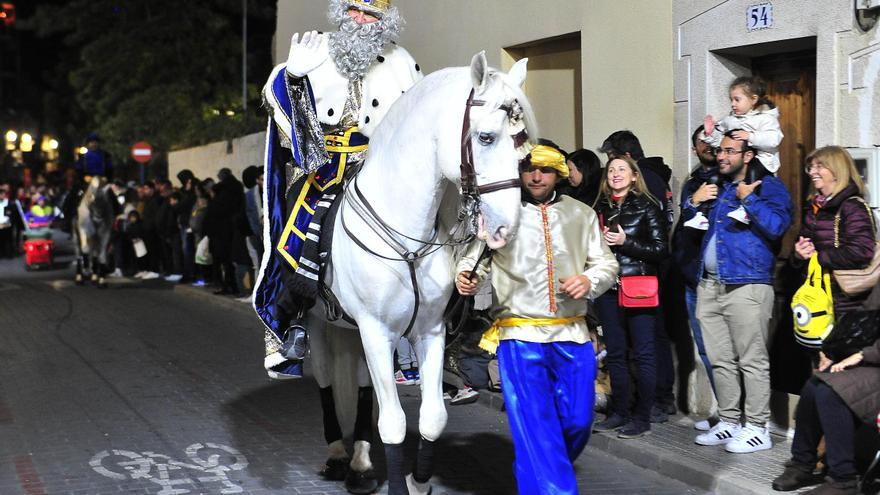 Ilusión y Reyes llegan a caballo a Orihuela
