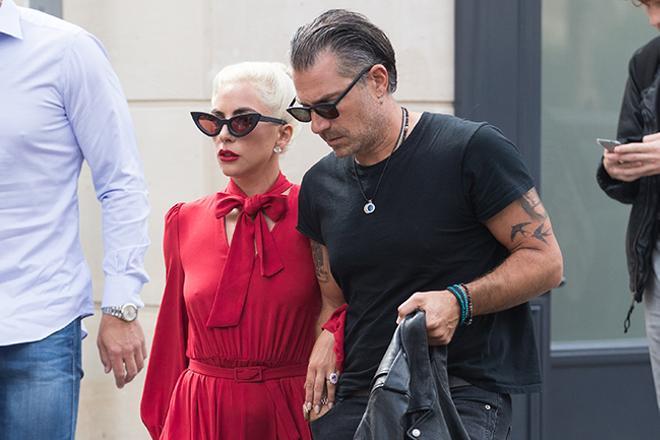 LAdy Gaga y si prometido Christian Siriano paseando por Los Angeles