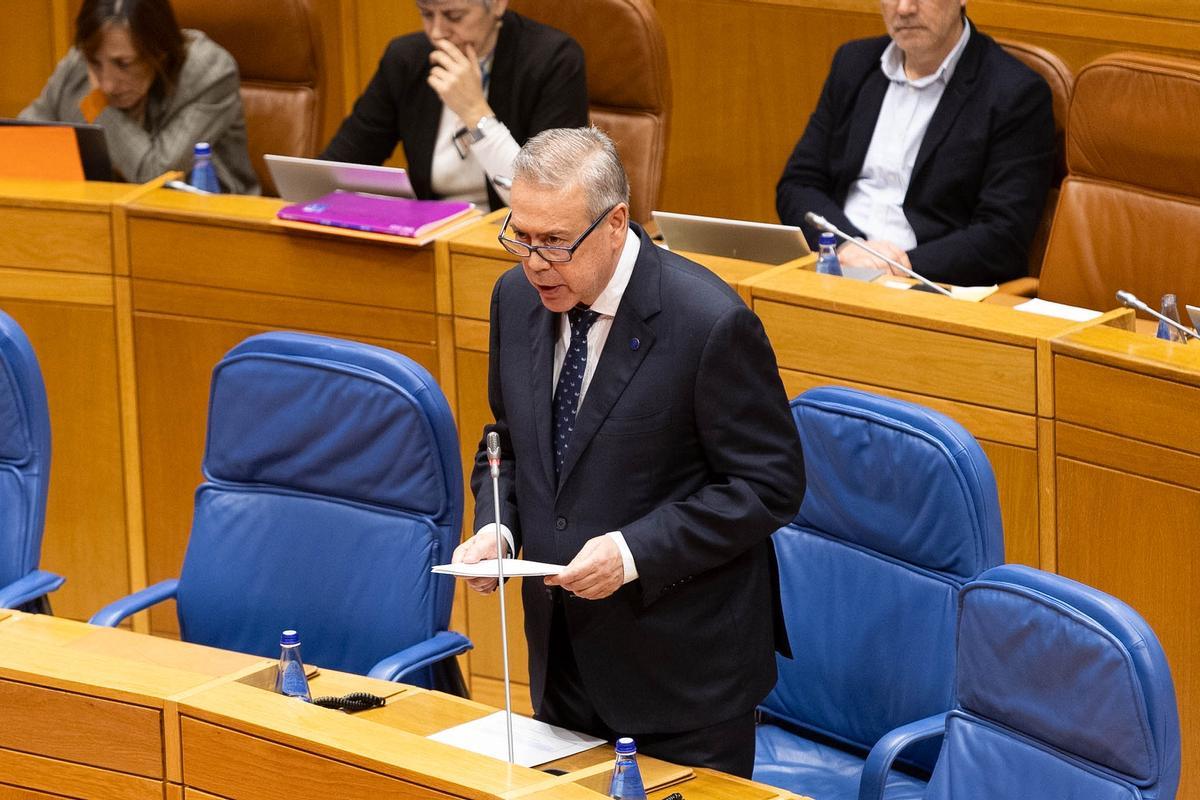 El conselleiro de Sanidade, Antonio Gómez Caamaño, este martes en el Parlamento