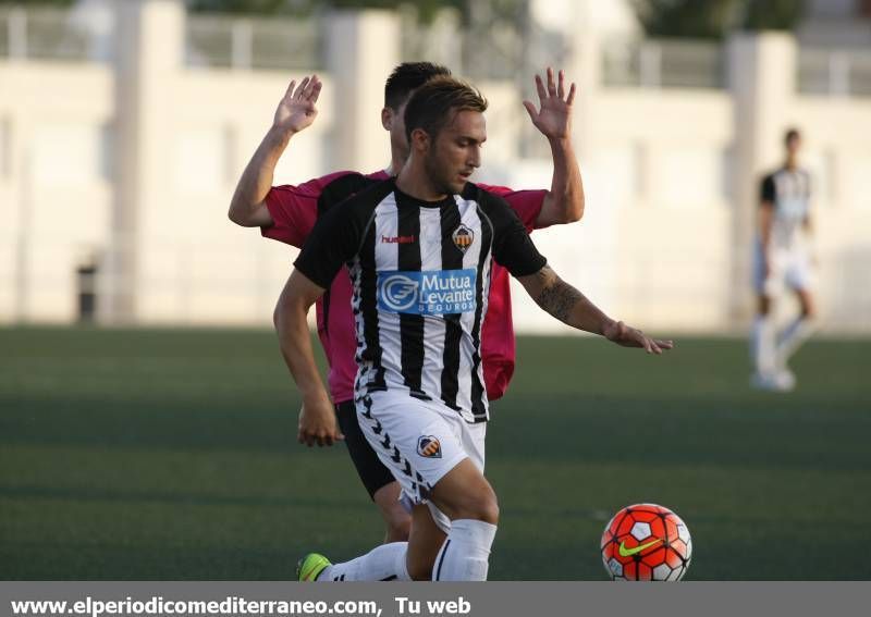 GALERÍA DE FOTOS -- El CD Castellón calienta motores frente al Almazora