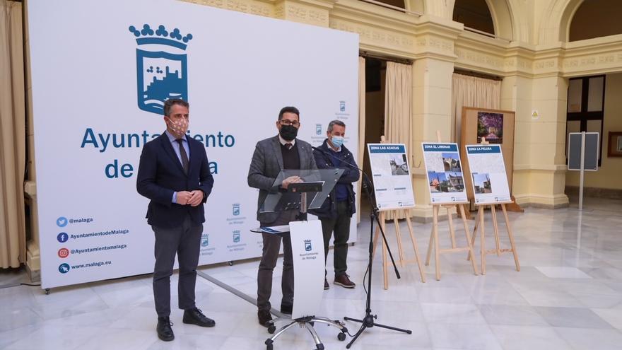 Los concejales de Vivienda y del distrito Málaga Este, Francisco Pomares y Carlos Conde, en rueda de prensa