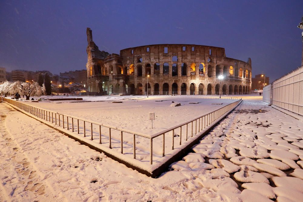 Roma celebra la llegada de la nieve