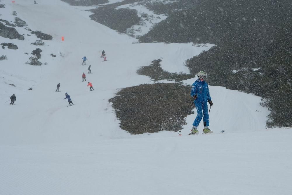 Esquiadores en el décimo aniversario de Fuentes de Invierno