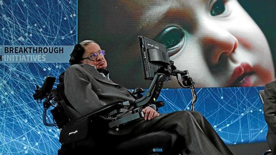 Stephen Hawking durant la presentació del projecte a Nova York