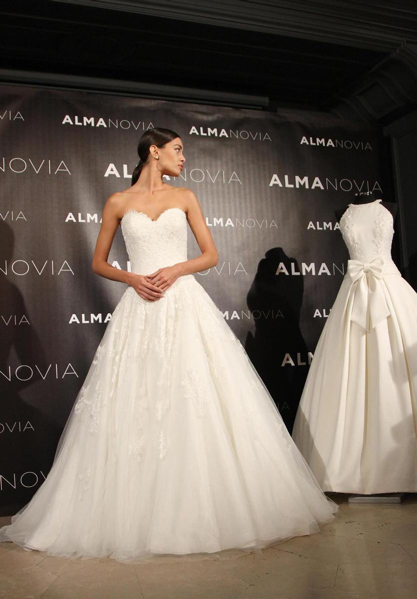 Joana Sanz en la presentación de Alma Novias