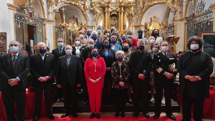 Las cofradías de la Soledad y San Pedro de Alicante celebran el pregón de Navidad