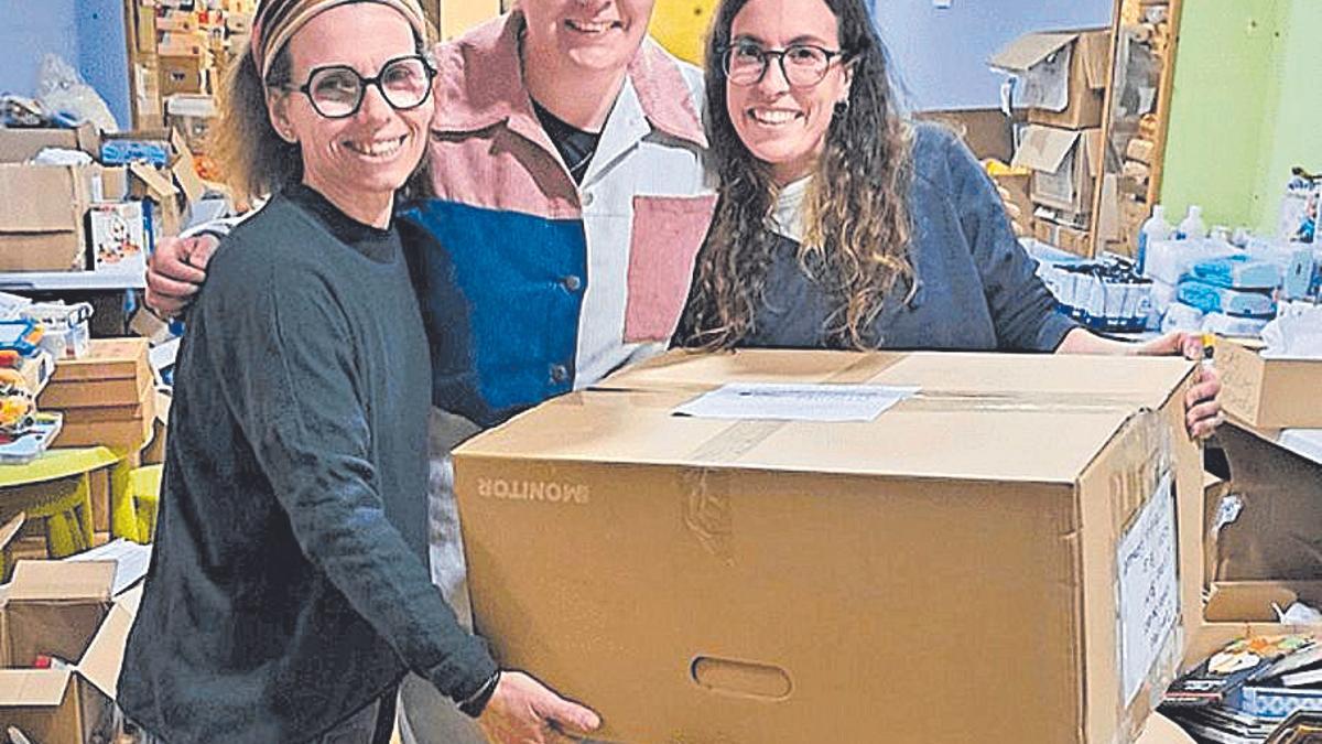 Voluntarias con la Fundación Mira’m de Valencia tras la dana.