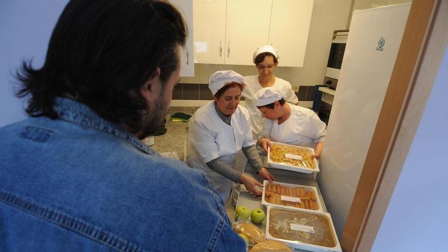 La oposición (PSOE y PP) denuncia el "desmantelamiento encubierto" del comedor social de Langreo