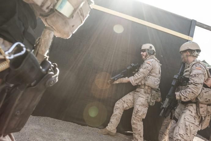 Ejercicios de adiestramiento terrestre en los campos militares de La Isleta y Pájara