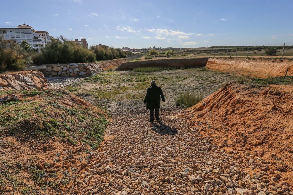 Fomento ha construido dos balsas de laminación y drenaje de aguas pluviales junto al tramo de la N-332 en Los Europeos de La Mata (Torrevieja)