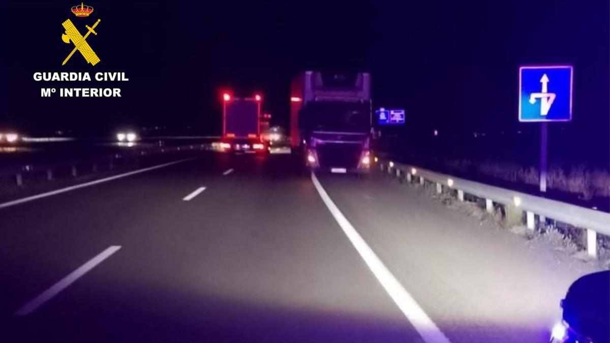 Investigado un conductor de camión por circular 10 km en dirección contrario por la AP-2 en Zaragoza.