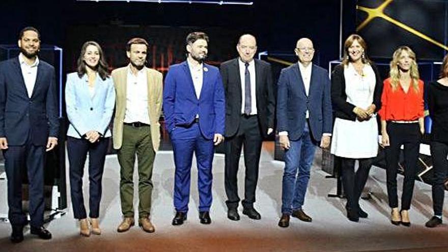 Els representants polítics abans de començar el debat de TV3