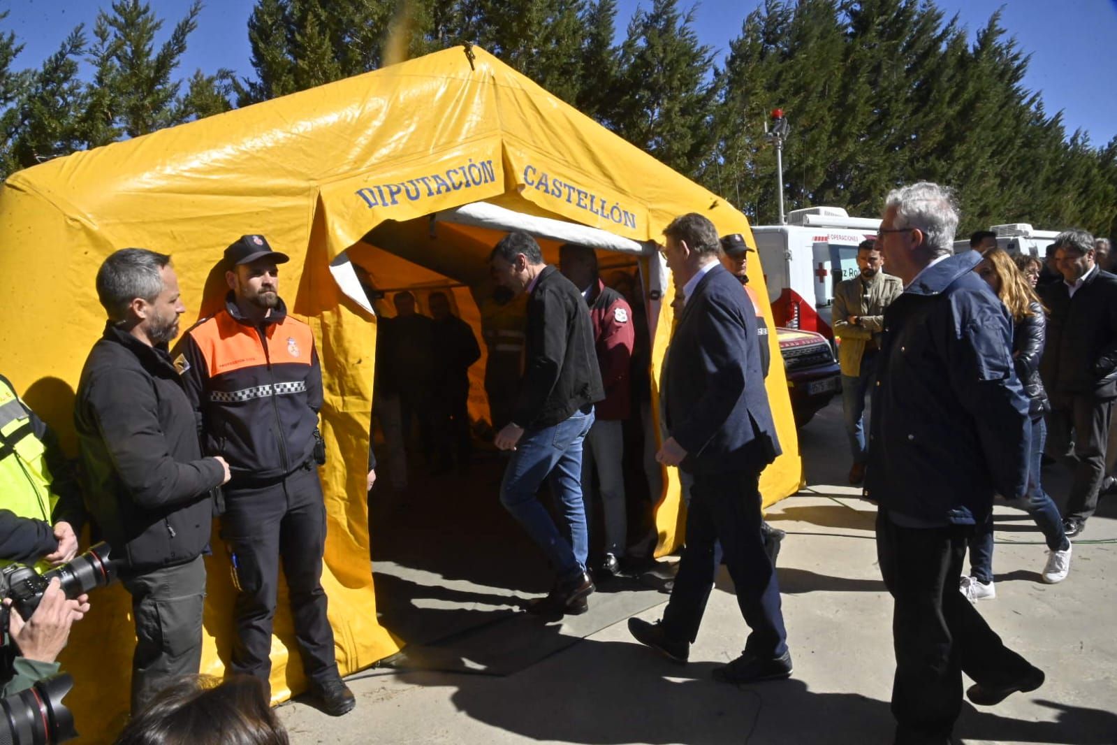 Galería: Visita de Pedro Sánchez al PMA del incendio del Alto Mijares