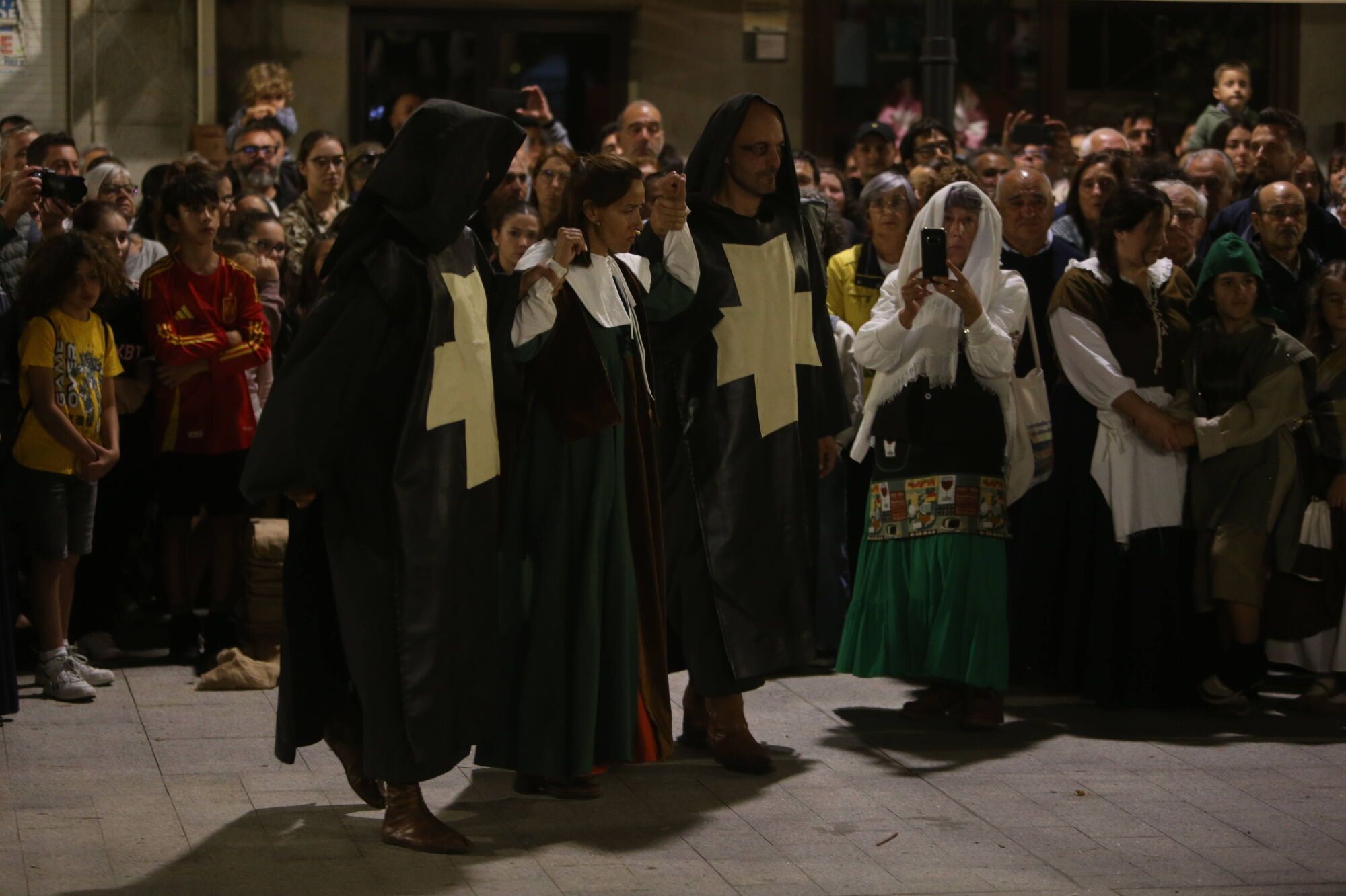 REPRESENTACION TEATRAL DE LA INVASION TURCA DEFENSA DA VILA POR LAS CALLES DE CANGAS