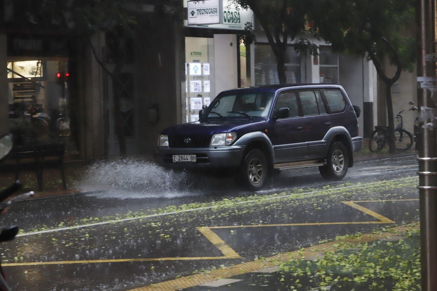 EN IMÁGENES | Intensa lluvia y granizada en Zaragoza