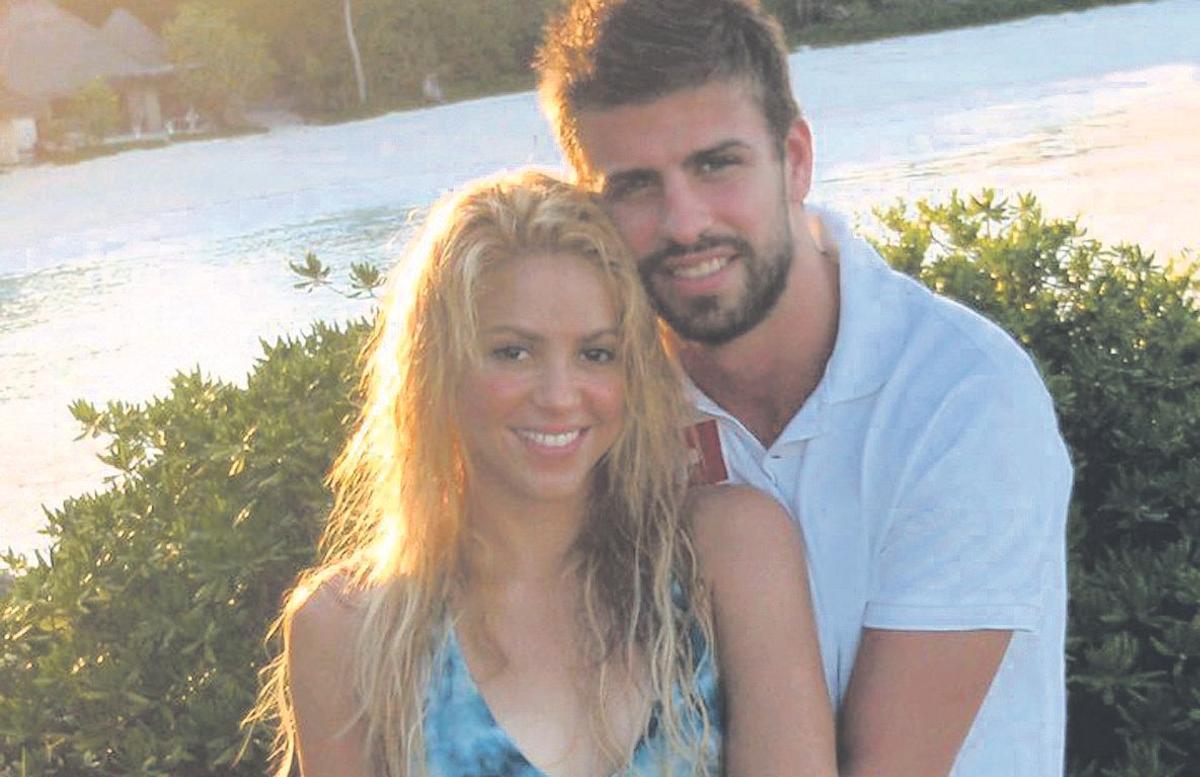 Shakira y Piqué confirman su relación en marzo de 2011.