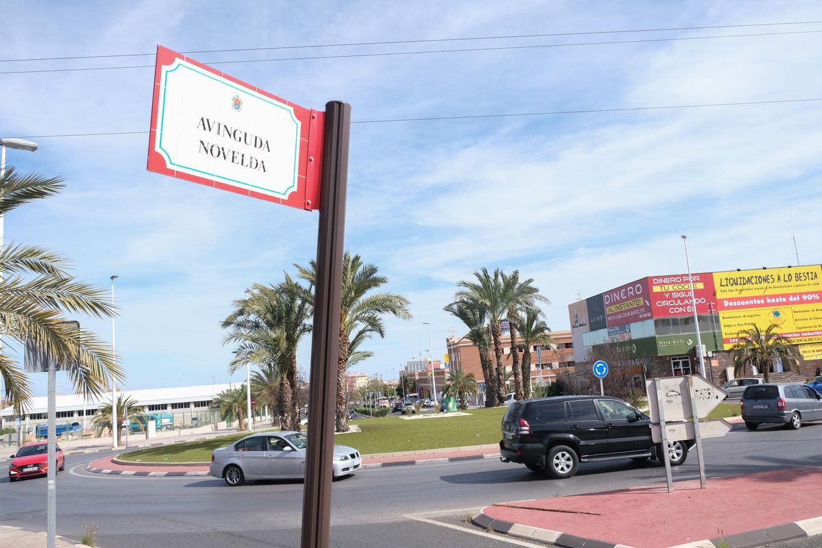 Una de las principales rotondas del polígono industrial de Carrús, en Elche