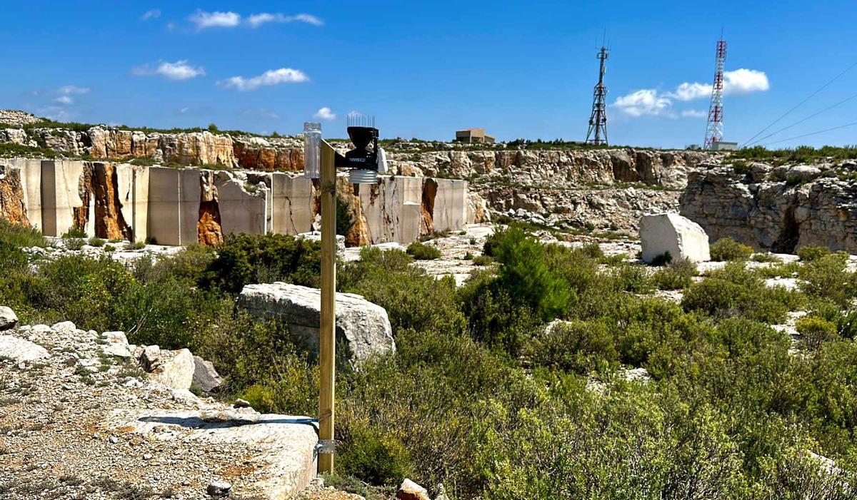 Torre meteorológica de Avamet situada en la Mola de Xert.