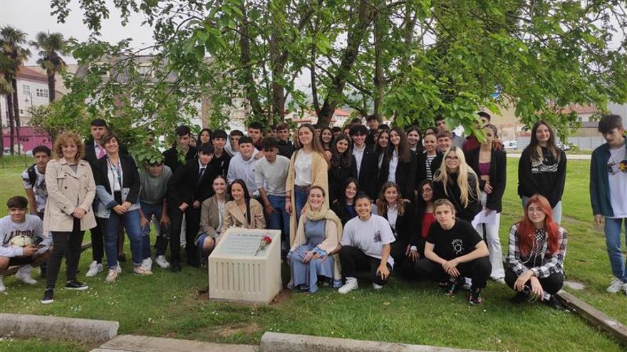 Los estudiantes del instituto de Villaviciosa rinden homenaje a los vecinos deportados a campos de concentración nazis