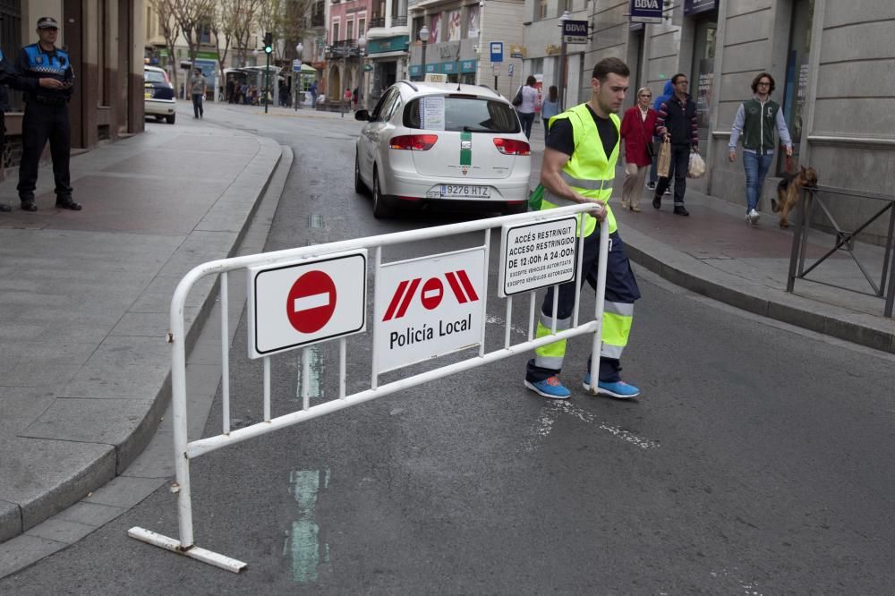 Personal del Ayuntamiento colabora en el cierre de la vía