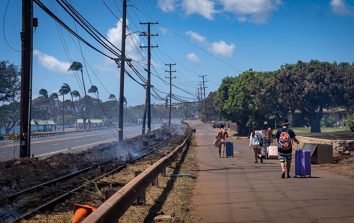 El fuego destruye la localidad de Lahaina, en Hawái