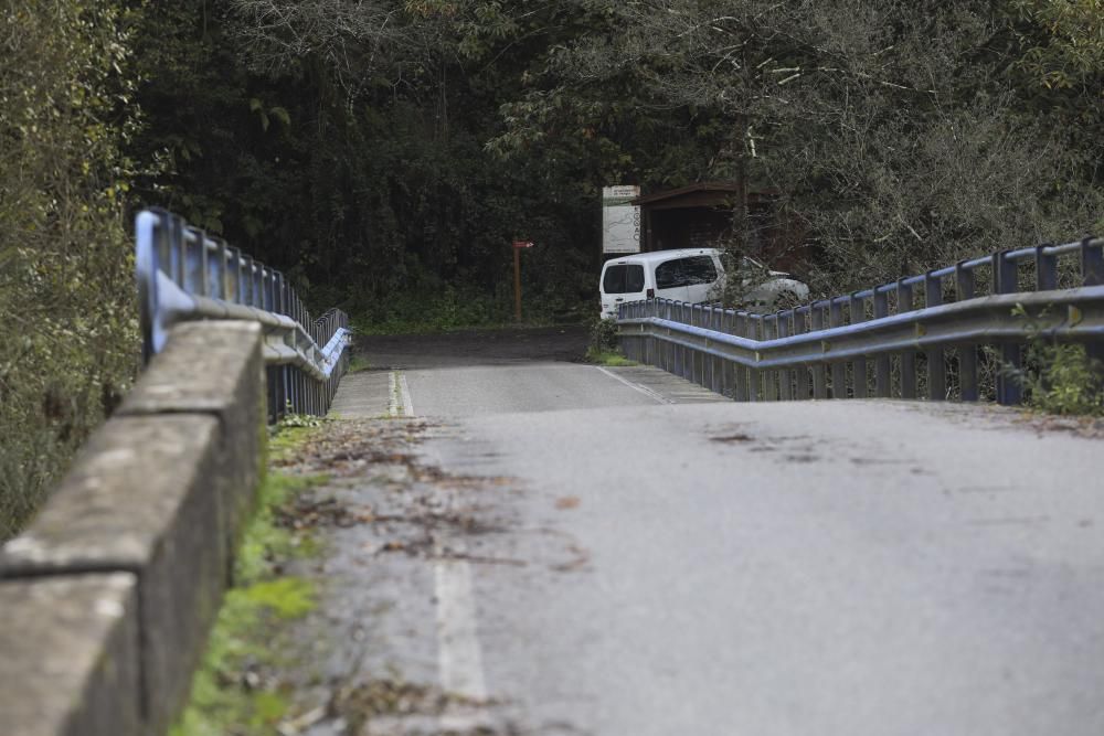 El río Nalón desbordado a su paso por Pravia y Quinzanas