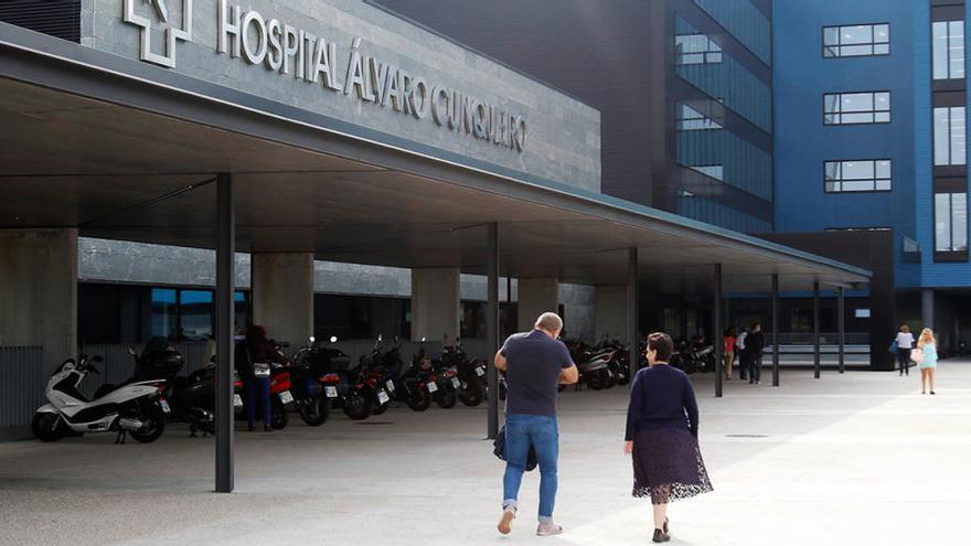 Una de las entradas al hospital Álvaro Cunqueiro de Vigo. // A. Villar