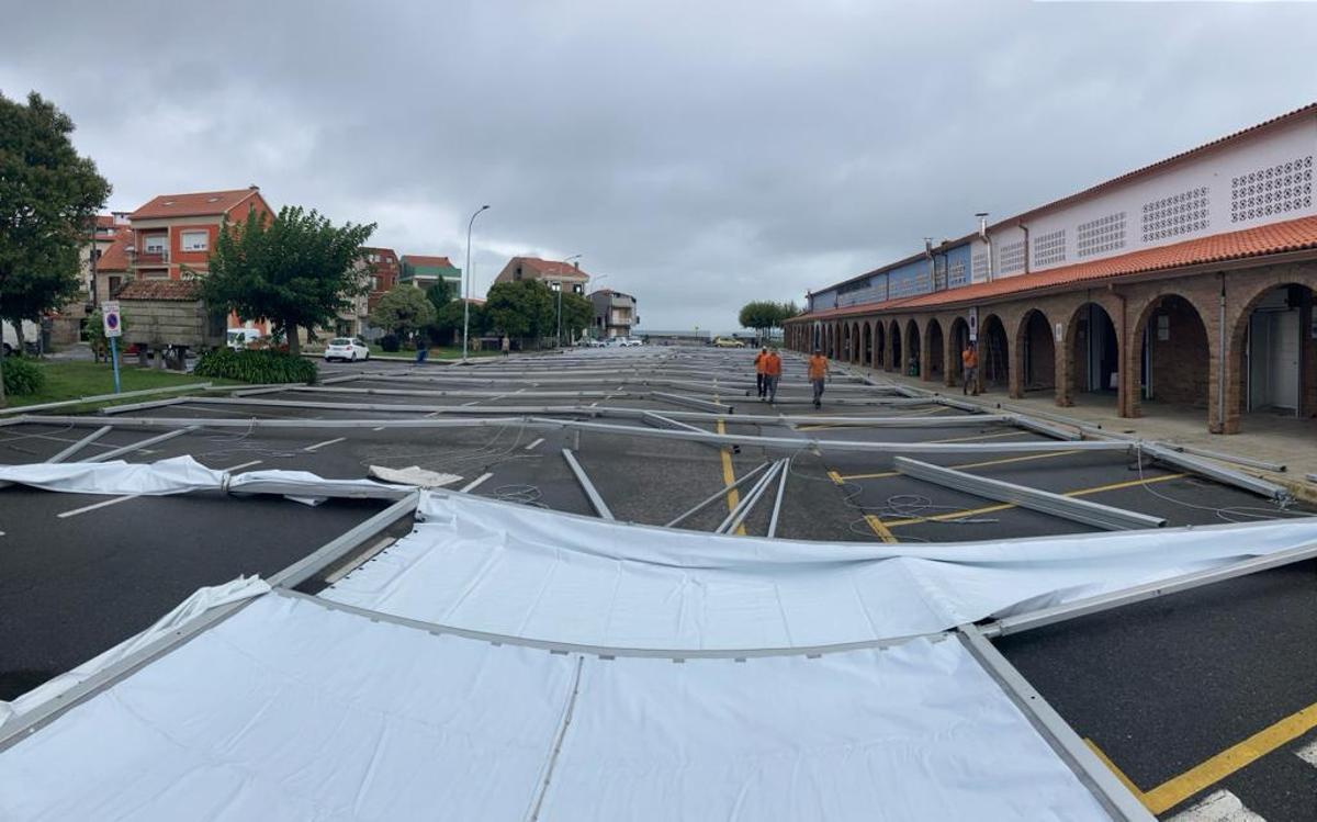 El momento en que se levantan las carpas activa definitivamente la cuenta atrás para la Festa do Marisco.