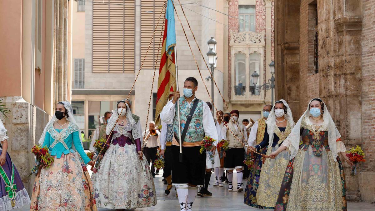 Búscate en el segundo día de Ofrenda por las calles del Mar y Avellanas (entre las 11.00 y 12.00 horas)