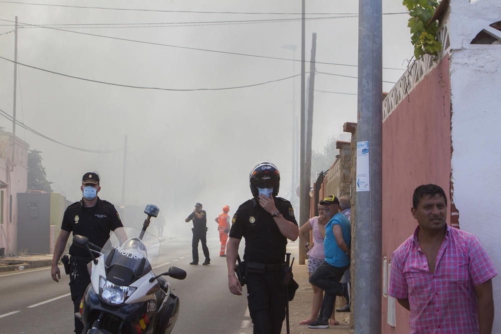 Incendio junto al cementerio de Castelló