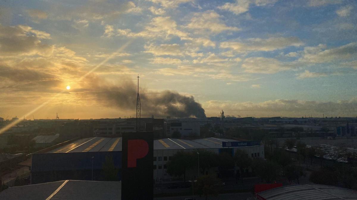 Incendio desde la sede de El Periódico de Catalunya