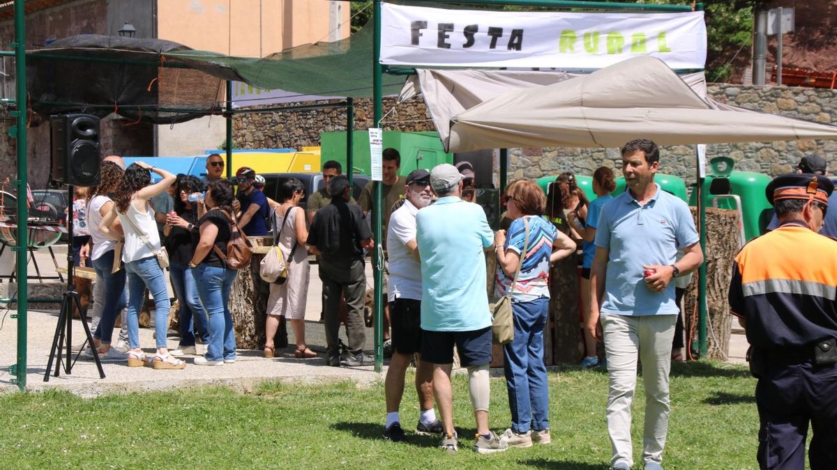 La festa celebrada el maig a Ogassa per intentar salvar l'escola rural.